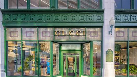 gucci downtown chicago.